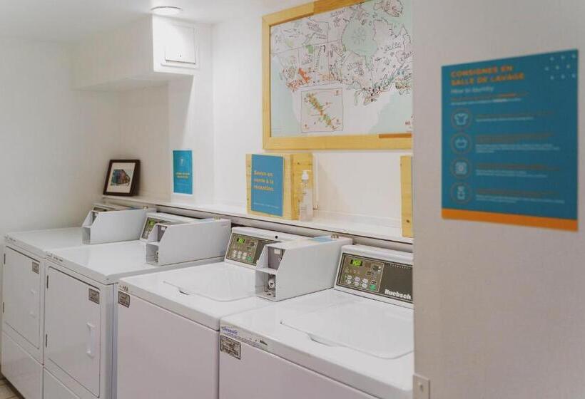 Отель Auberge Saintlo Montréal Hostel