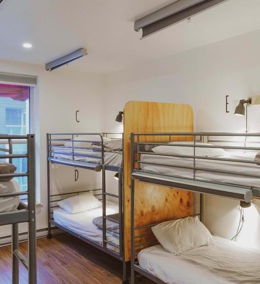 Отель Auberge Saintlo Montréal Hostel
