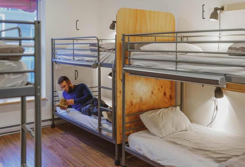 Отель Auberge Saintlo Montréal Hostel