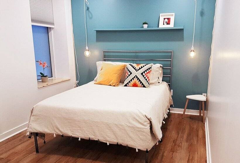 Отель Auberge Saintlo Montréal Hostel