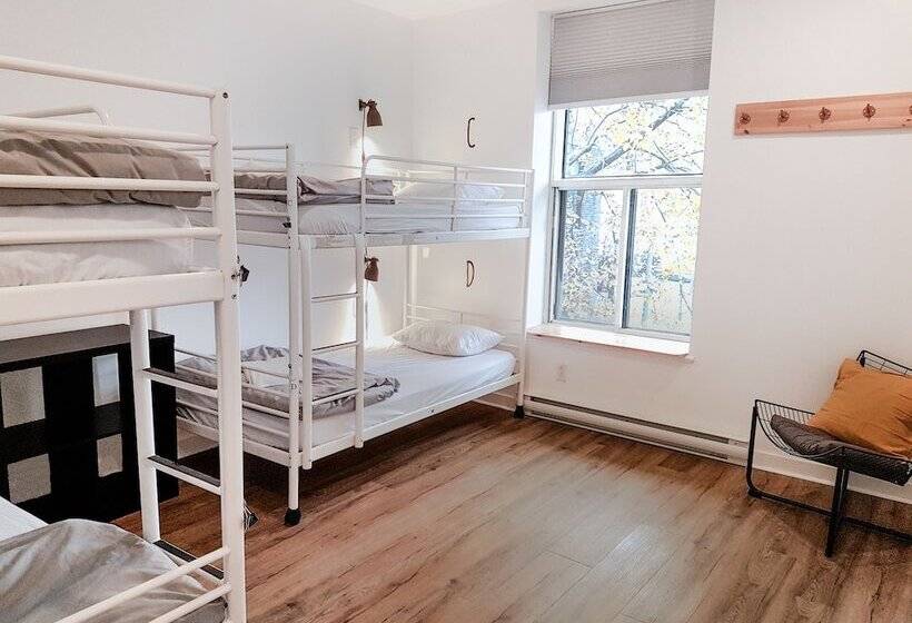 Отель Auberge Saintlo Montréal Hostel