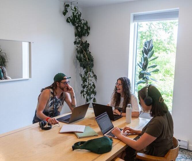 Отель Auberge Saintlo Montréal Hostel