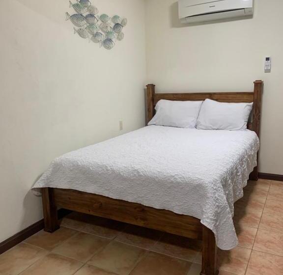 בית מלון כפרי Banana Bay Marina