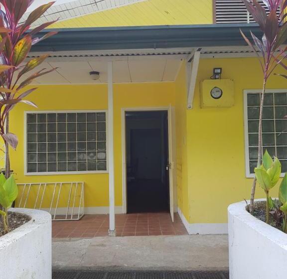 בית מלון כפרי Banana Bay Marina