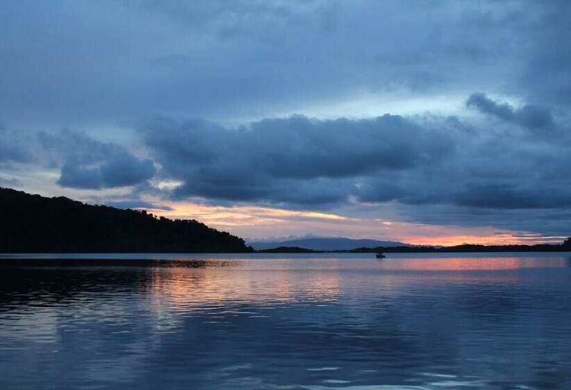 בית מלון כפרי Banana Bay Marina