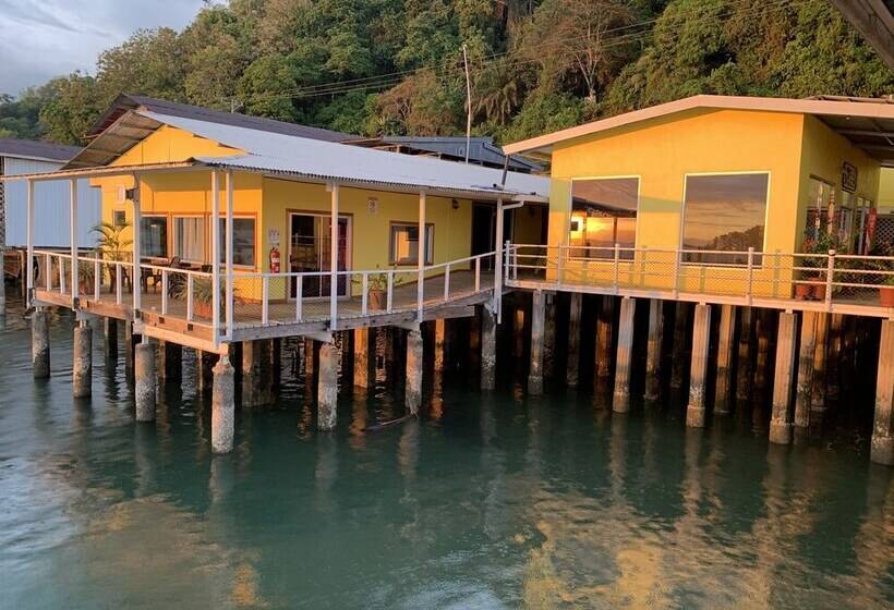 בית מלון כפרי Banana Bay Marina