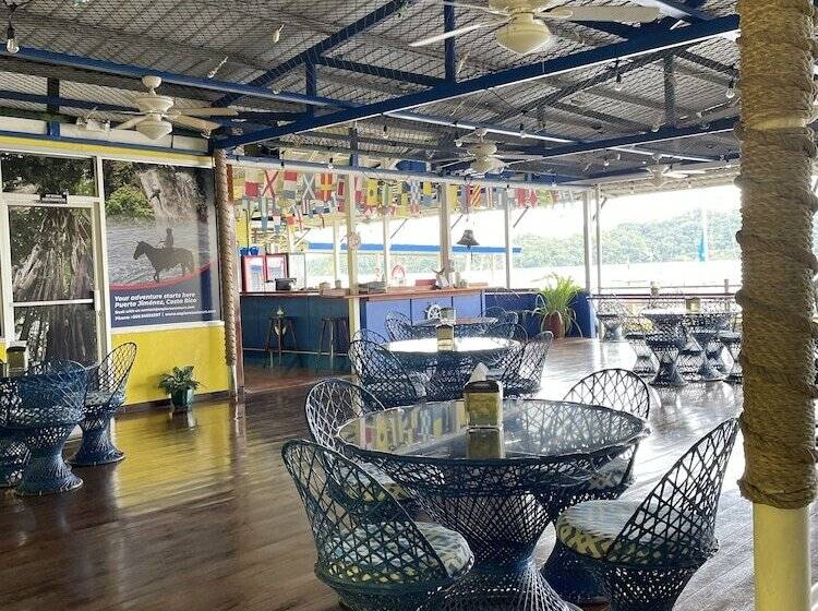 בית מלון כפרי Banana Bay Marina