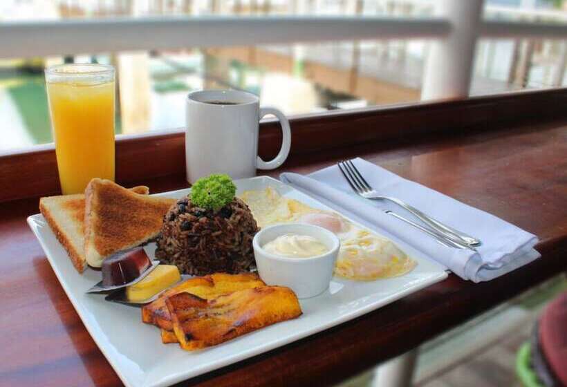 בית מלון כפרי Banana Bay Marina