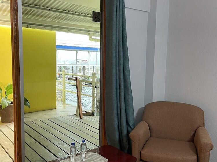 בית מלון כפרי Banana Bay Marina