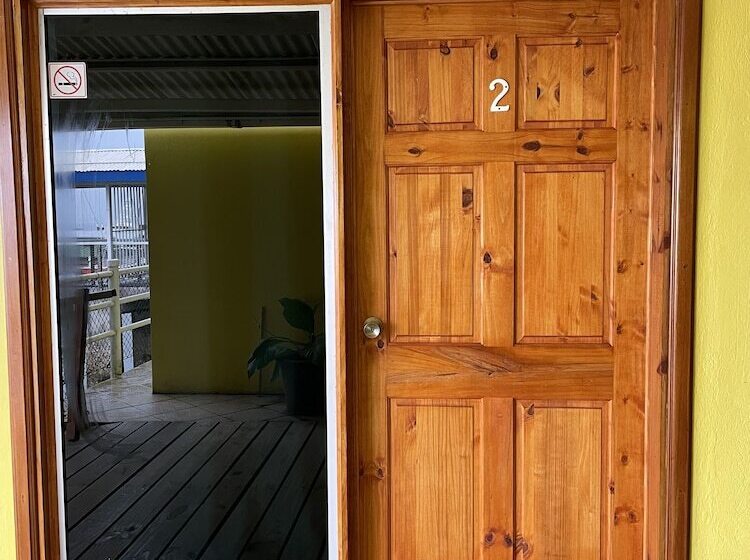 בית מלון כפרי Banana Bay Marina