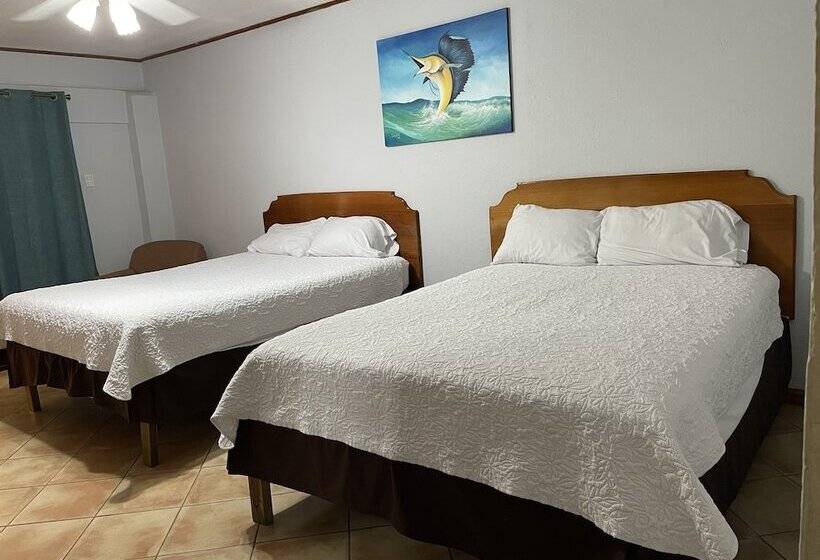 בית מלון כפרי Banana Bay Marina