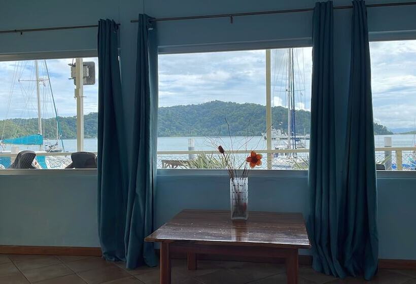 בית מלון כפרי Banana Bay Marina