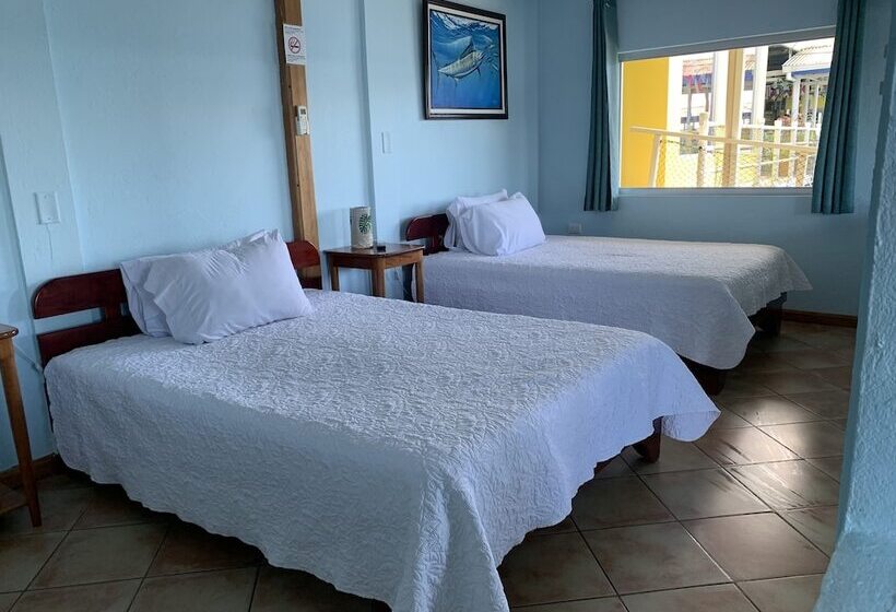 בית מלון כפרי Banana Bay Marina