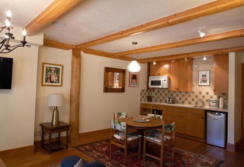 호텔 Bench d'Or Naramata