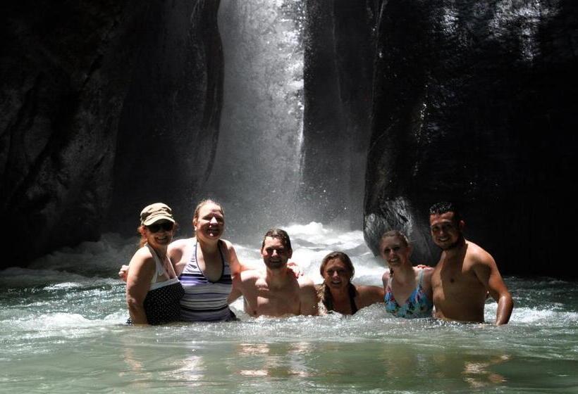 فندق Big Bamboo De Uvita