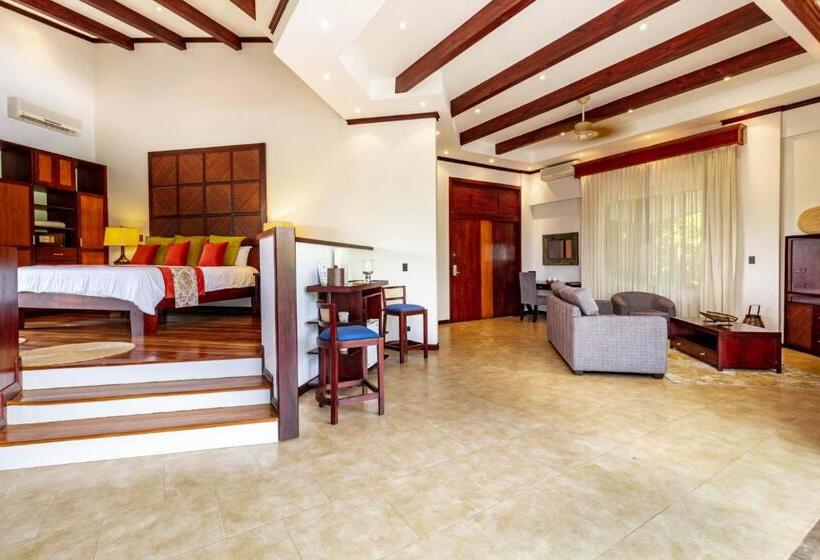 فندق Bosque Del Mar Playa Hermosa