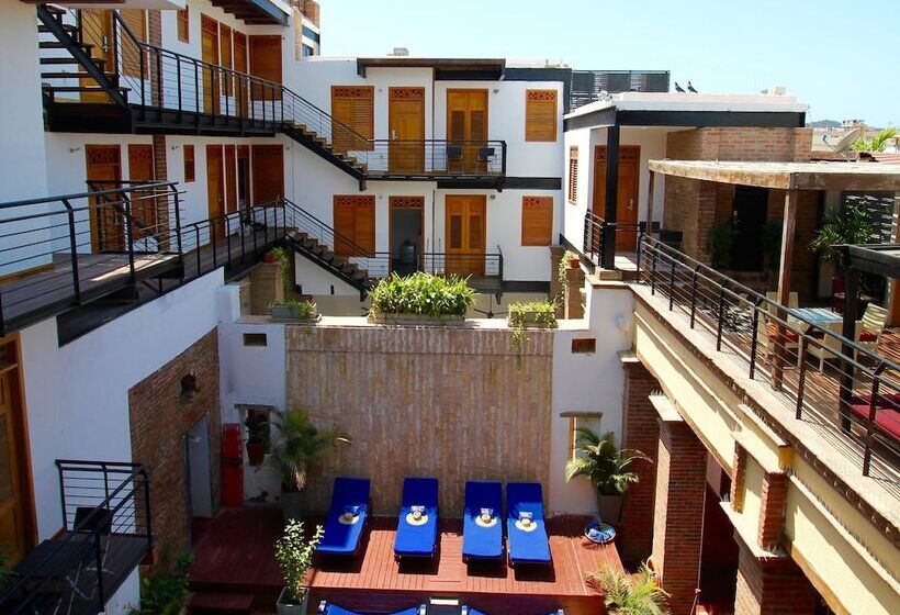 هتل Boutique Casa Carolina