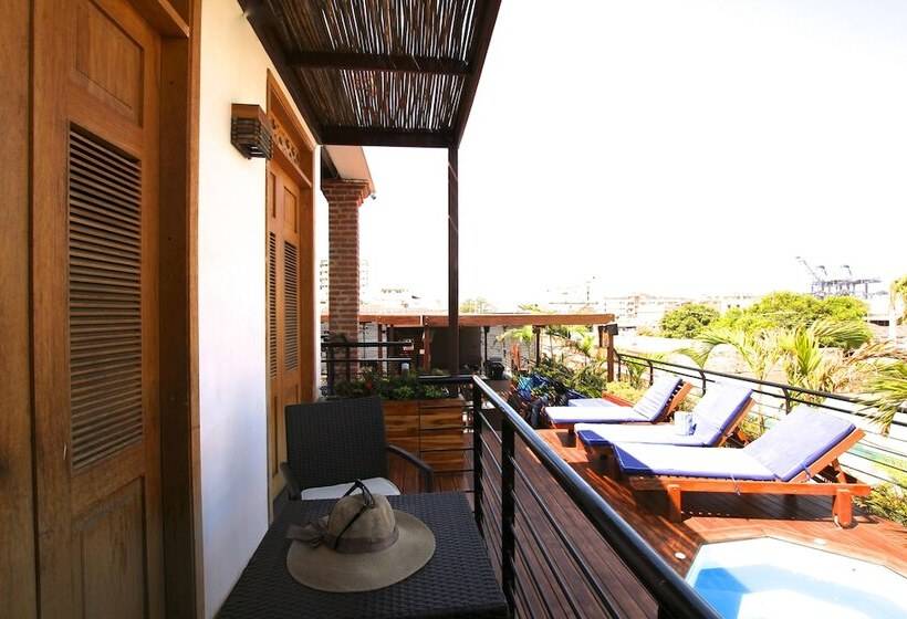 هتل Boutique Casa Carolina