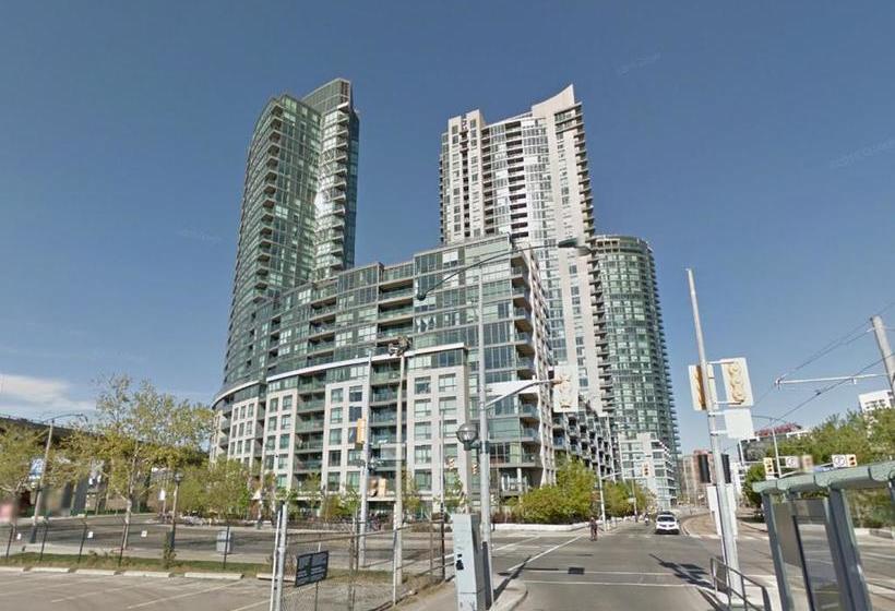 هتل By The Lake Suite - City View