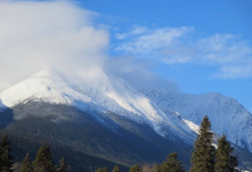 فندق Capri Motor Inn