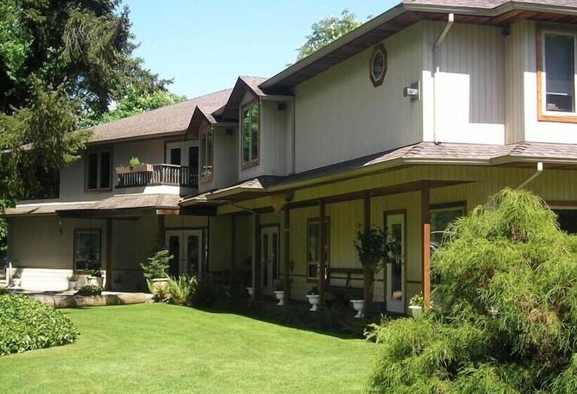 فندق Cedar Wood Lodge Bed & Breakfast Inn