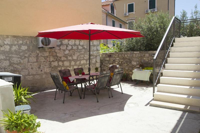 Отель Central Old Town Rooms