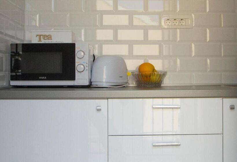 Отель Central Old Town Rooms