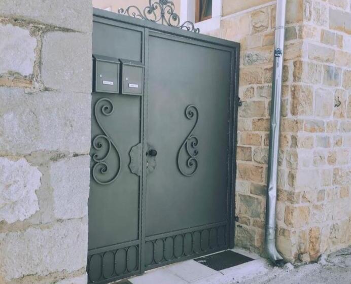 Отель Central Old Town Rooms