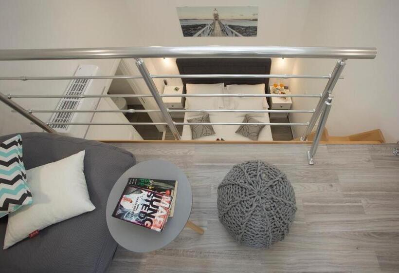 Отель Central Old Town Rooms