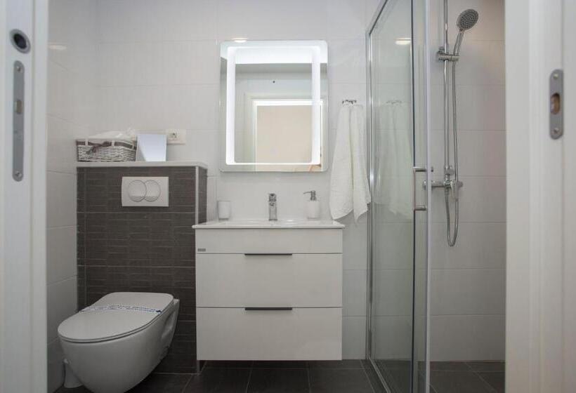 Отель Central Old Town Rooms