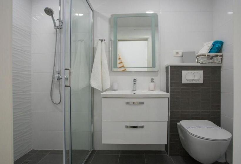 Отель Central Old Town Rooms