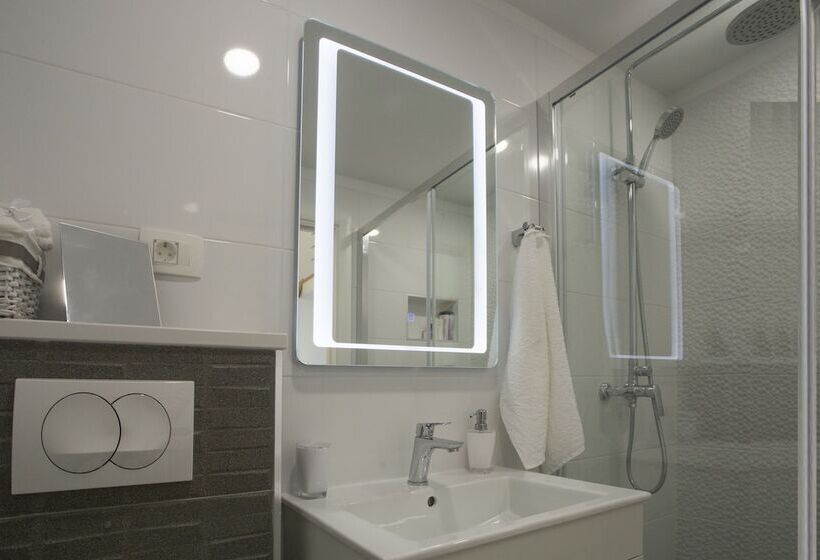 Отель Central Old Town Rooms