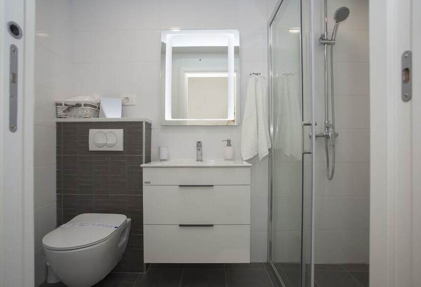 Отель Central Old Town Rooms