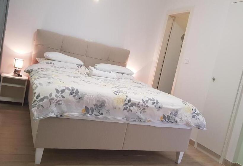 Отель Central Old Town Rooms