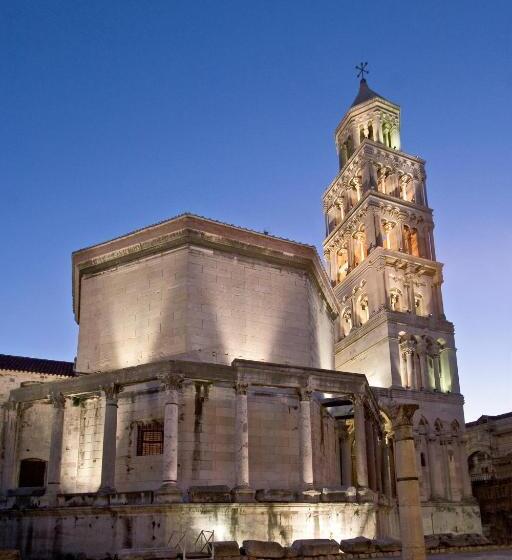 Отель Central Old Town Rooms