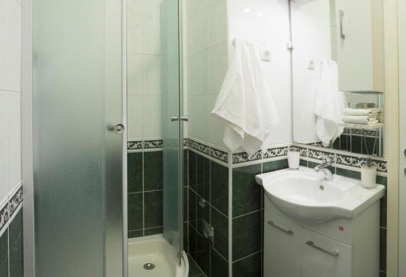 Отель Central Old Town Rooms