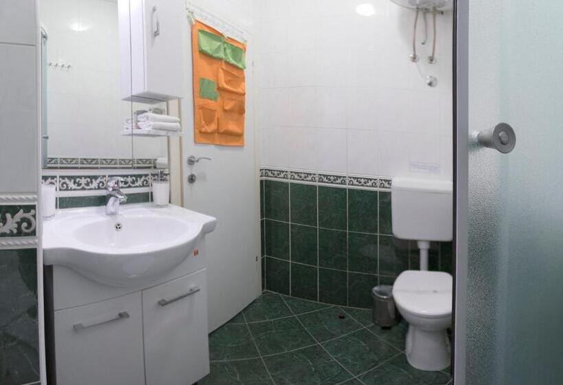 Отель Central Old Town Rooms