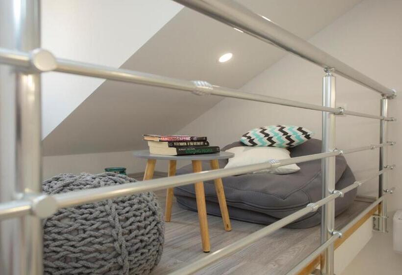 Отель Central Old Town Rooms