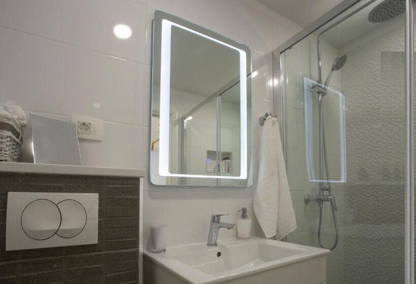 Отель Central Old Town Rooms