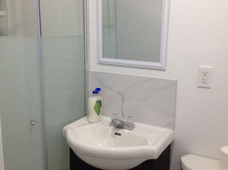 Отель Chinatown Travellers Home