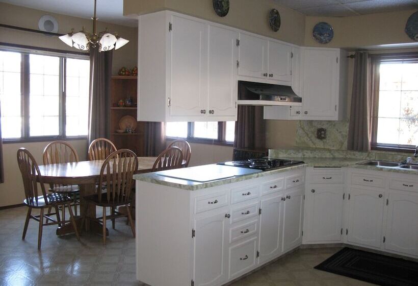 فندق Country Comfort Bed & Breakfast