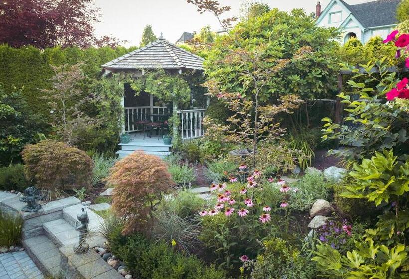 Отель Crystal S View Bed & Breakfast