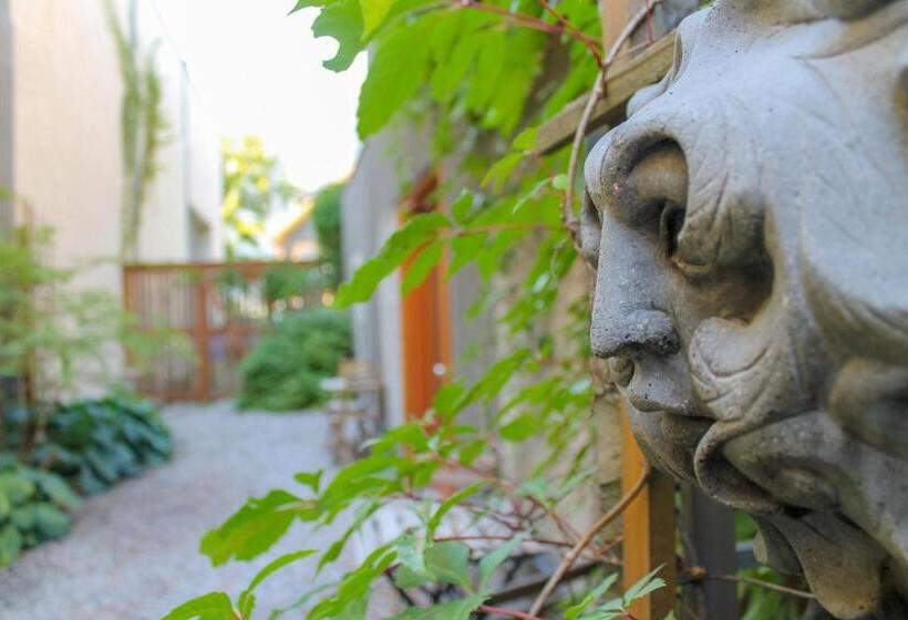 호텔 Dancing Bear Inn Hostel