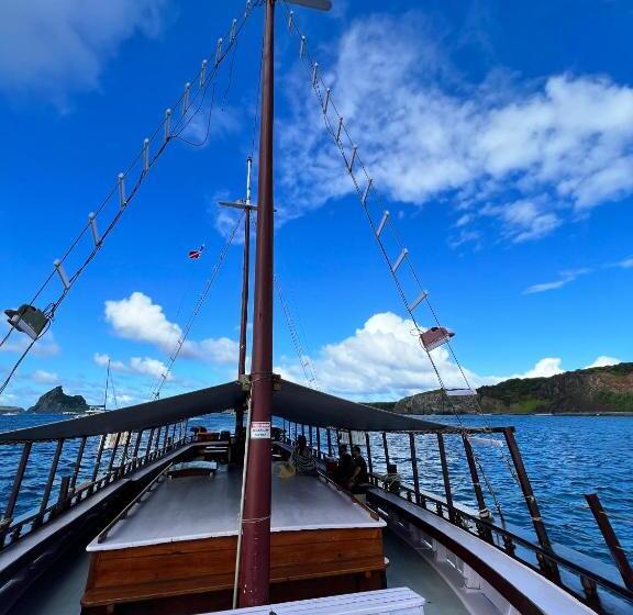 בית מלון כפרי Dolphin