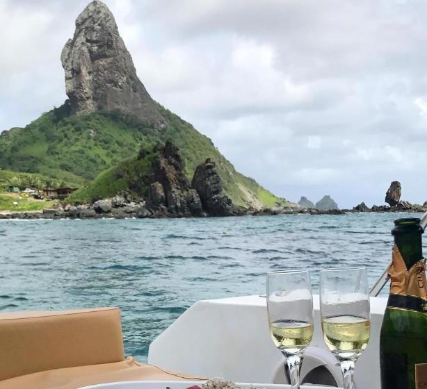 בית מלון כפרי Dolphin