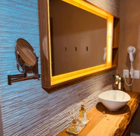 בית מלון כפרי Dolphin