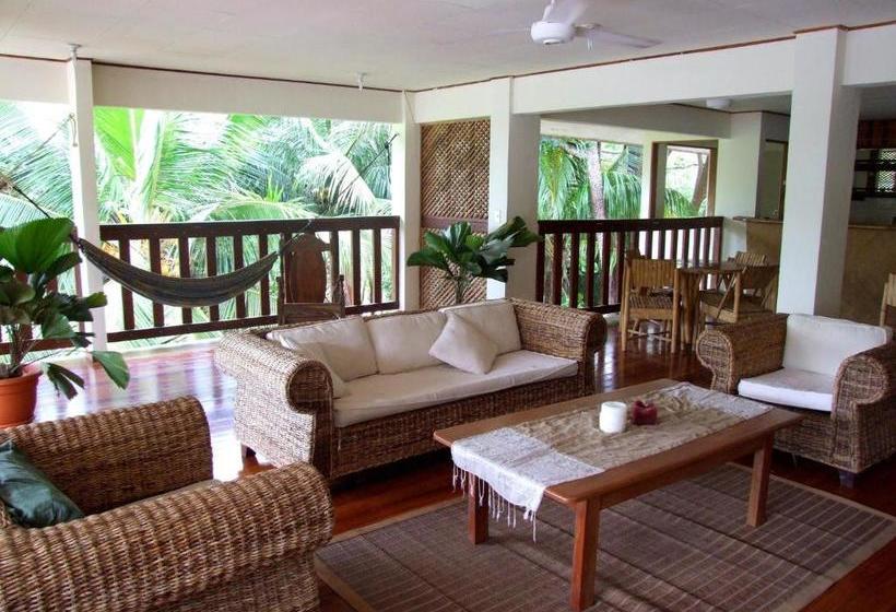 فندق Hostel Tajalín