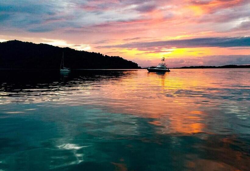 فندق Fish Hook Marina