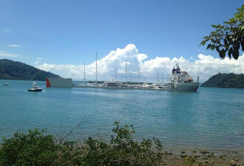 فندق Fish Hook Marina