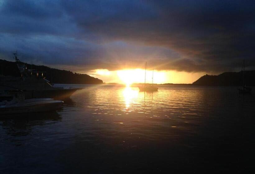 فندق Fish Hook Marina